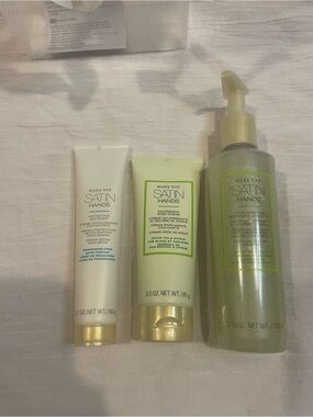 Mary Kay Satin Hands Pampering Set White Tea & Citrus Shea Hand Care Gift NIB